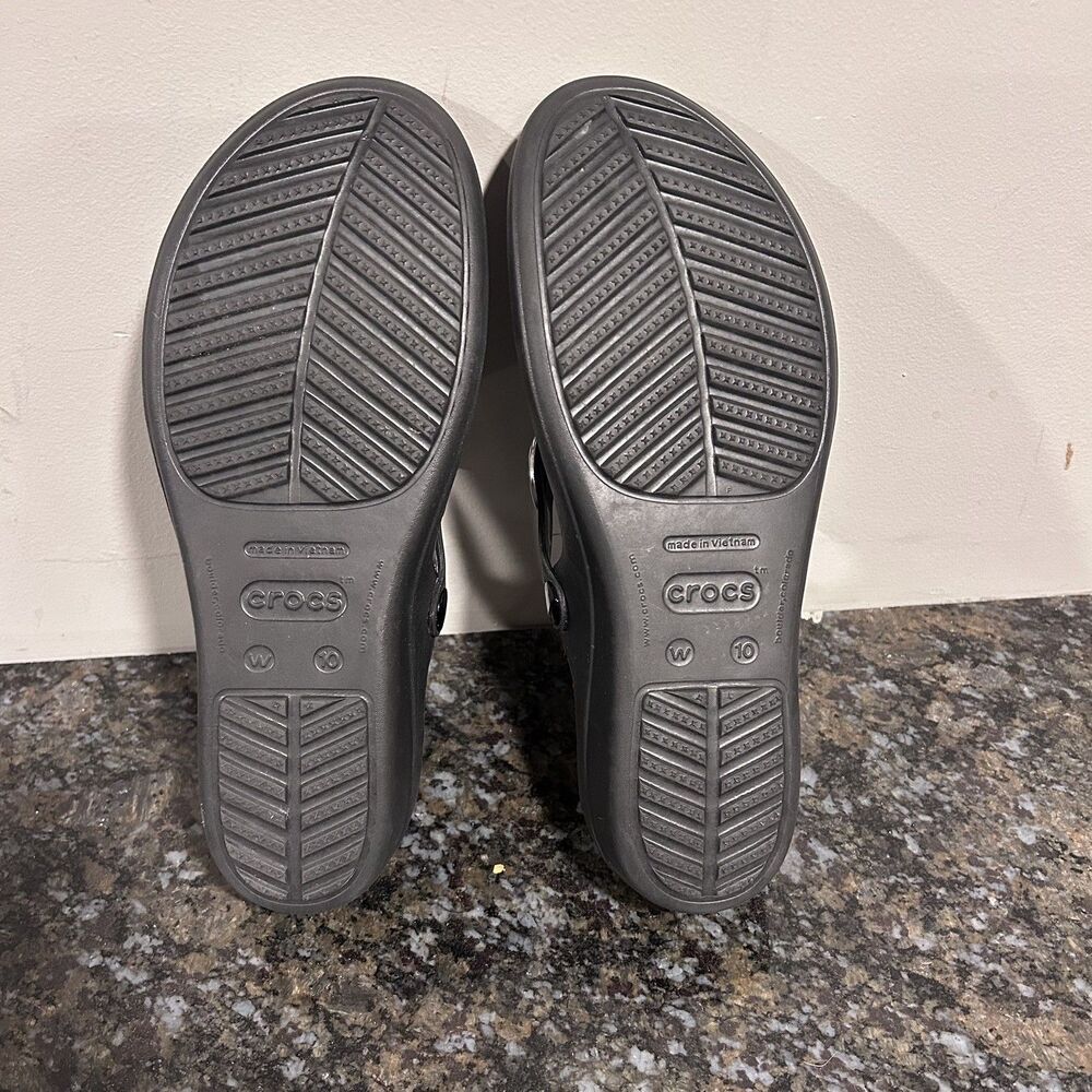Crocs Sanrah Flip Flops Womens Sz 10 Hammered Circle Wedge Black Silver Sandals - Picture 3 of 8
